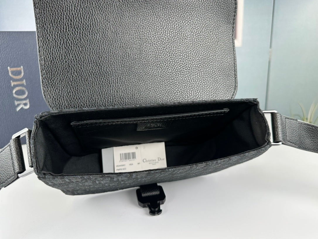 Classic Leather Crossbody Bag ā Minimalist Design, Maximum Function