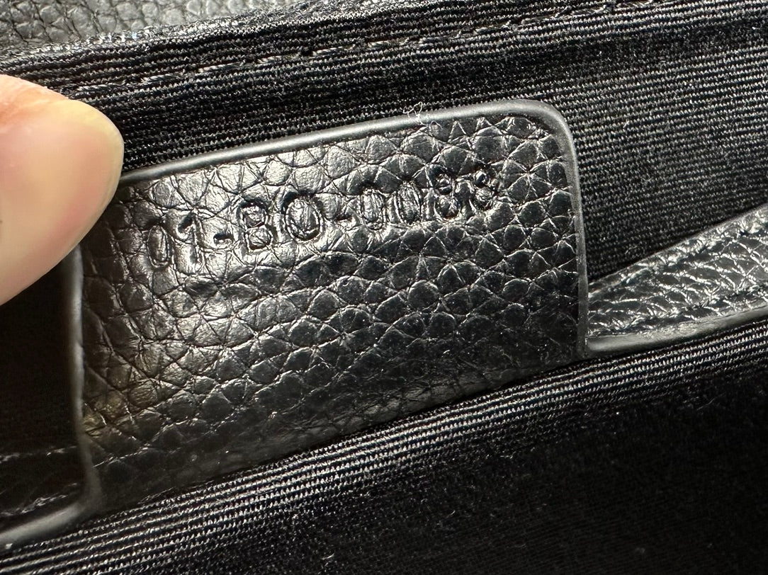 Classic Leather Crossbody Bag ā Minimalist Design, Maximum Function